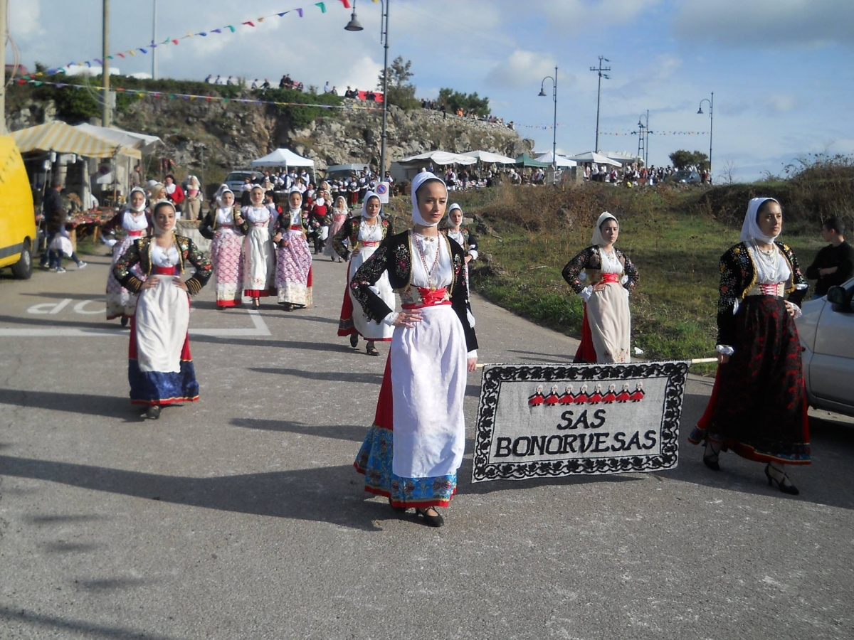 Gruppo-Folk-Sas-Bonorvesas.-Fotgrafia-Antonio-Caria.jpg
