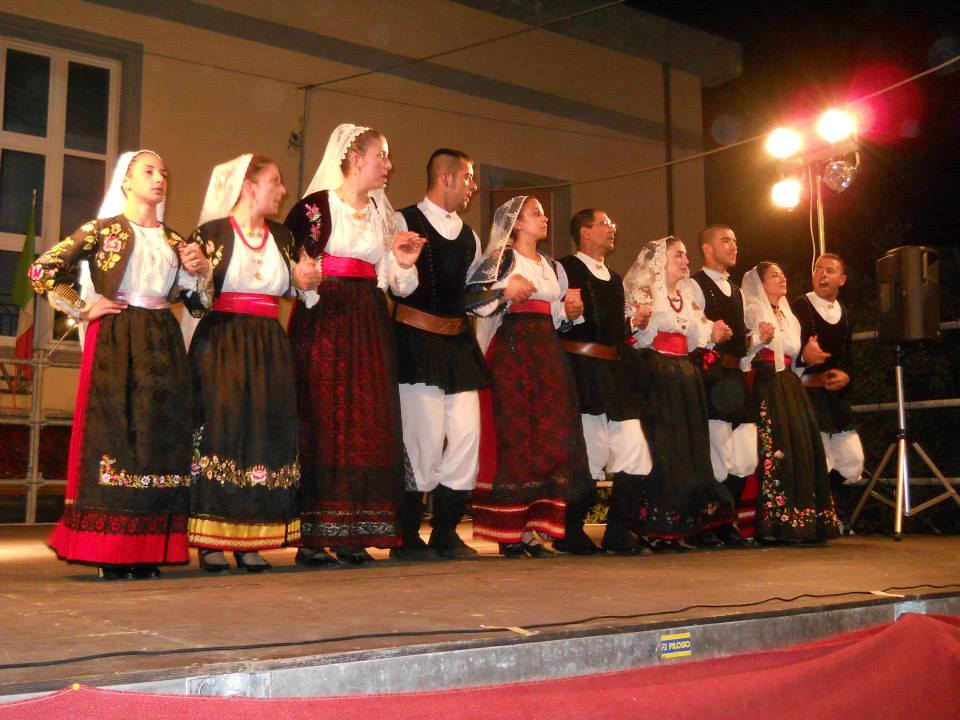 Gruppo-Folk-Santu-Antine-di-Torralba.-fotografia-di-Antonio-Caria.jpg