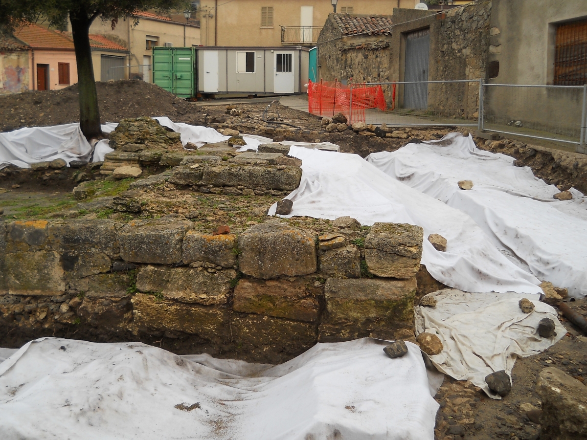 I-ritrovamenti-archeologici-nellarea-di-Santa-Croce-a-Semestene.-Fotografia-di-Antonio-Caria.jpg