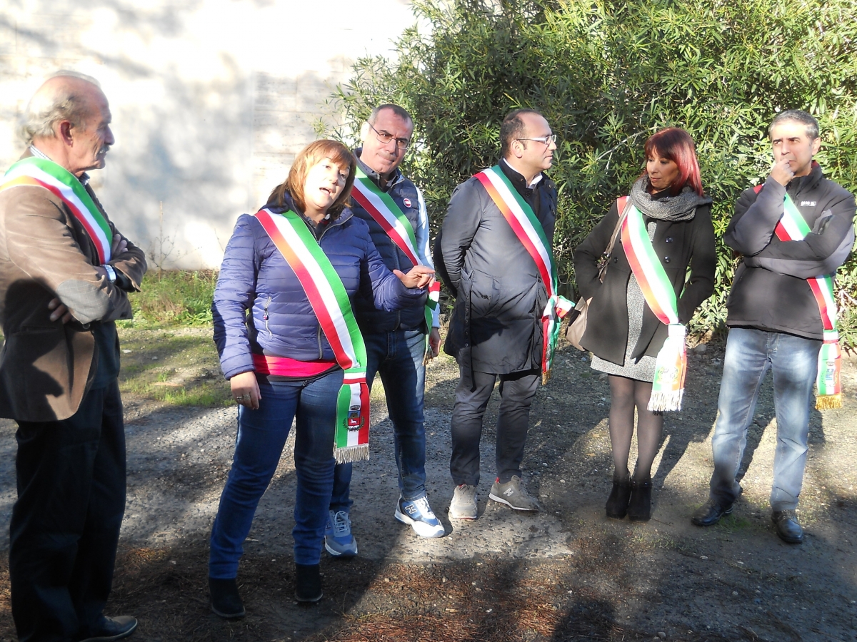 I-sindaci-alla-stazione-di-Giave-Foto-Antonio-caria-1-(1)-5b86-f691.jpg
