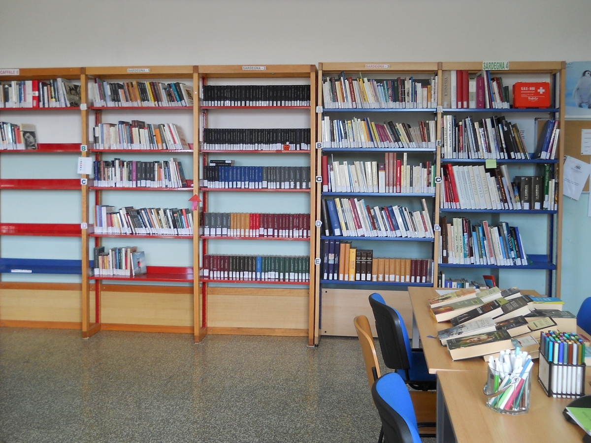 Interno-della-biblioteca-comunale-di-Bonnanaro.-Fotografia-di-Antonio-Caria-.jpg
