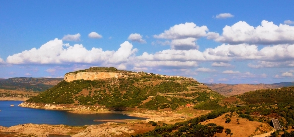 Monteleone_roccadoria_and_Lake_Temo-e276.jpg